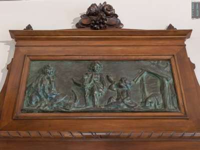...bassorilievi di putti...